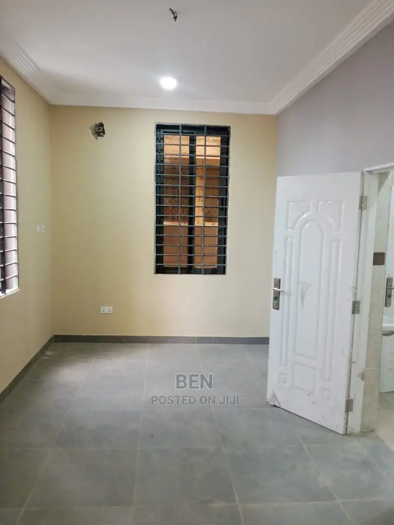 6bdrm Mansion in Pokuase New Road, Ablekuma for sale