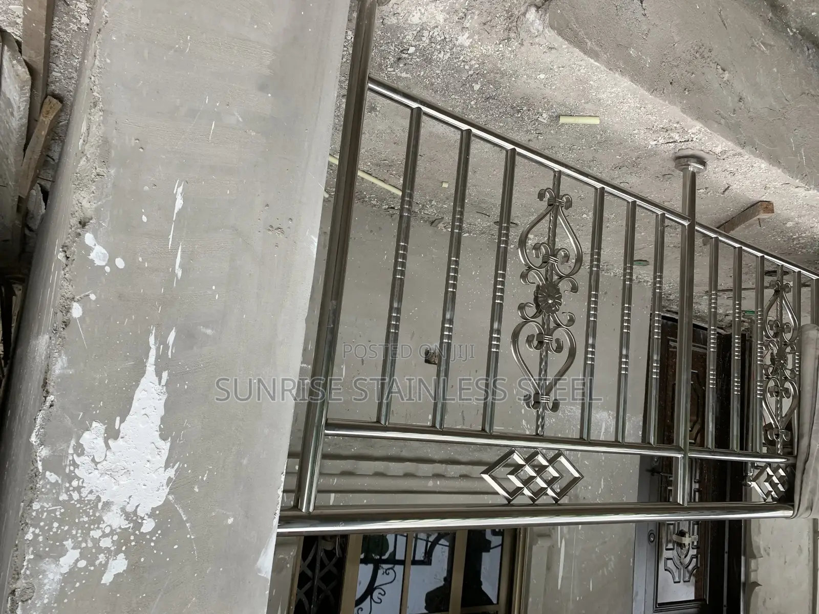 Stainless Glass Balustrade and Flowers Design