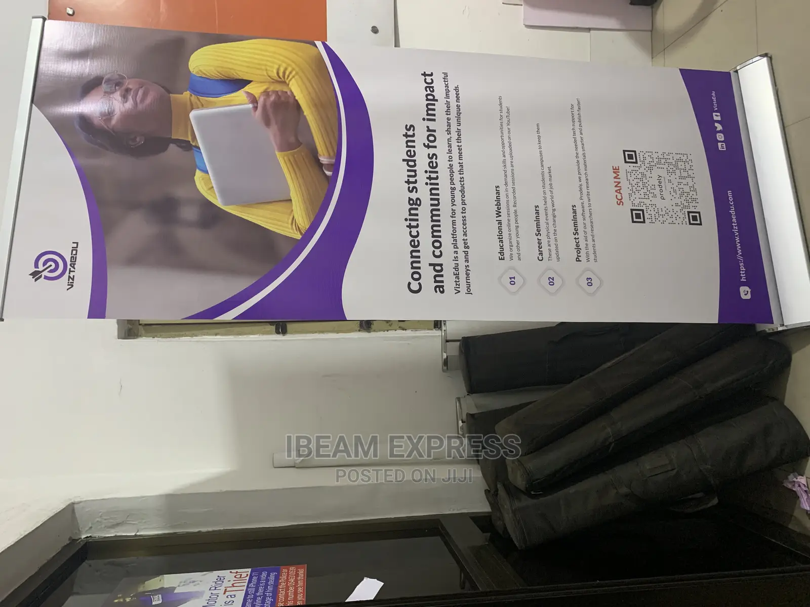 Pull Up Banner With Machine