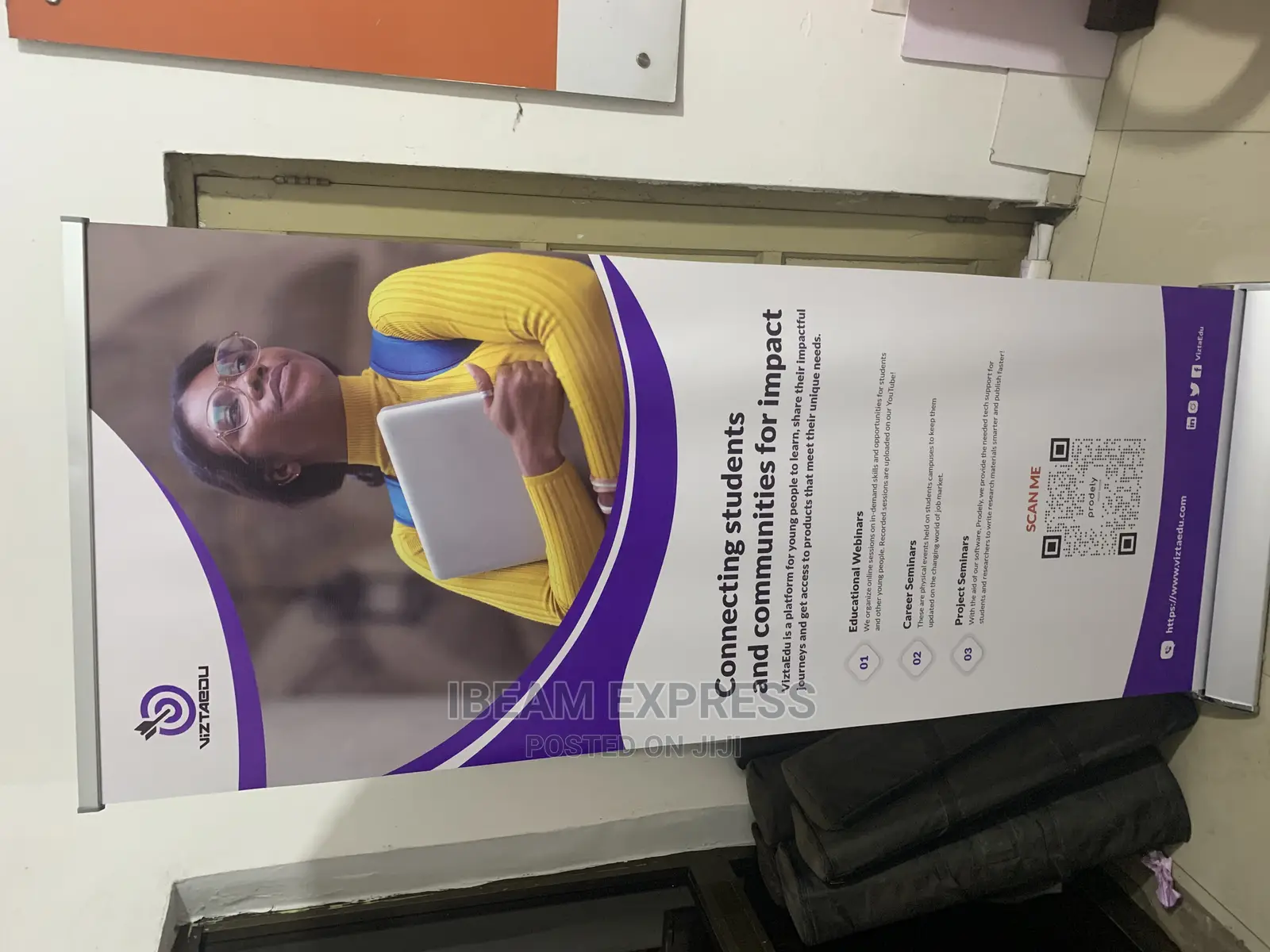 Pull Up Banner With Machine