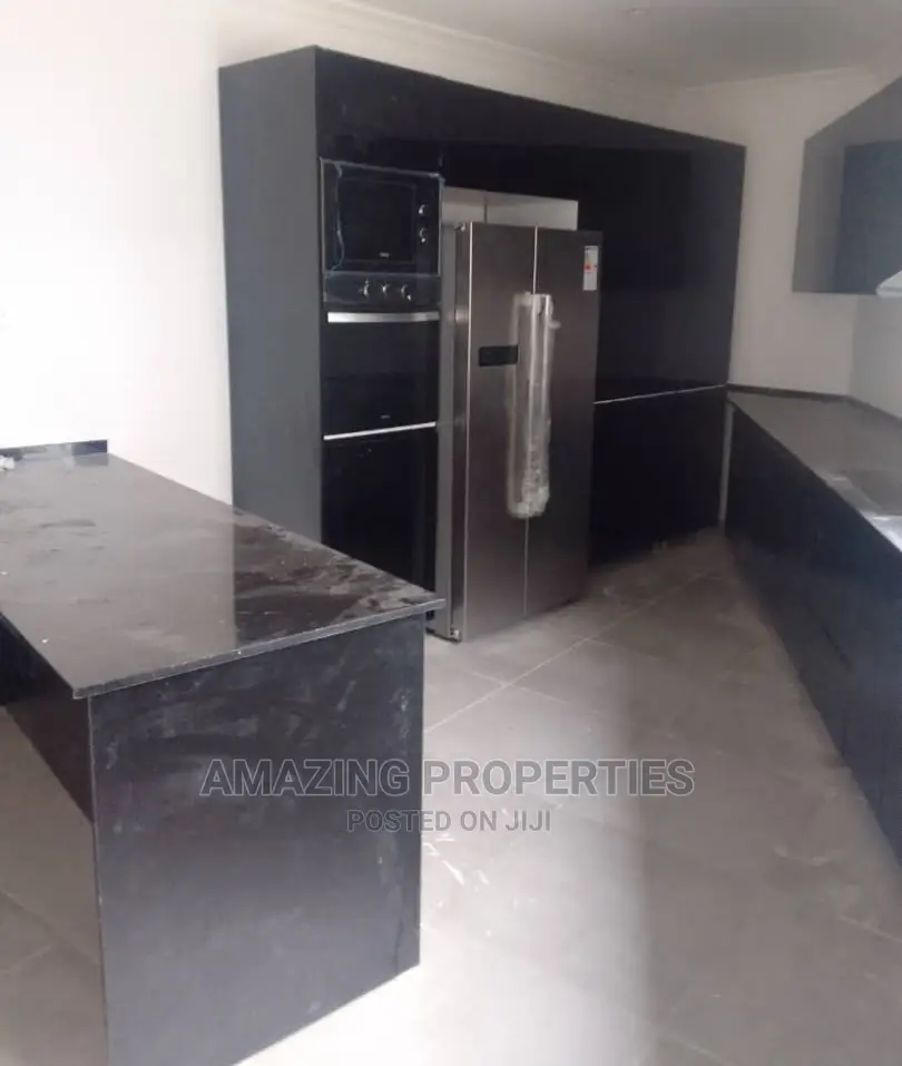4bdrm Townhouse / Terrace in Cantonments for rent