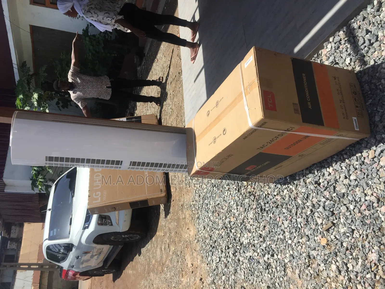 Right TCL 2.5HP Floor Standing Air Conditioner