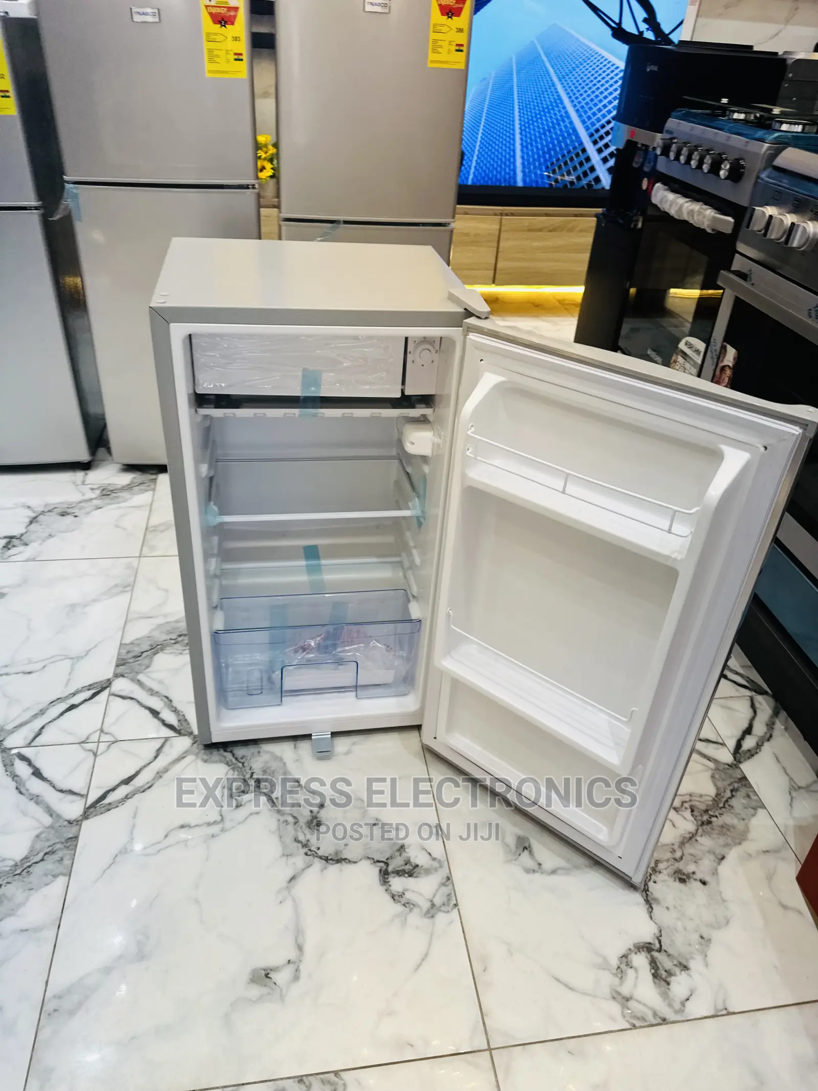Zara1-11s. Table Top Fridge