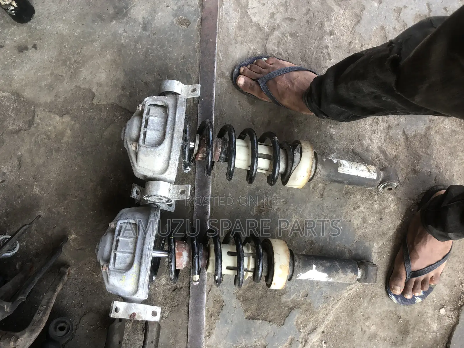 VW Touareg Back Shocks