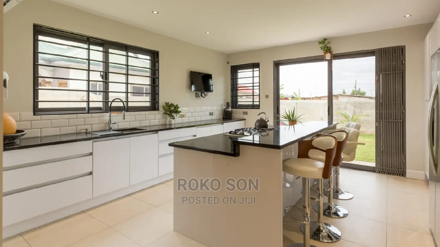 4bdrm Duplex in Dr Roko, The Mall for sale