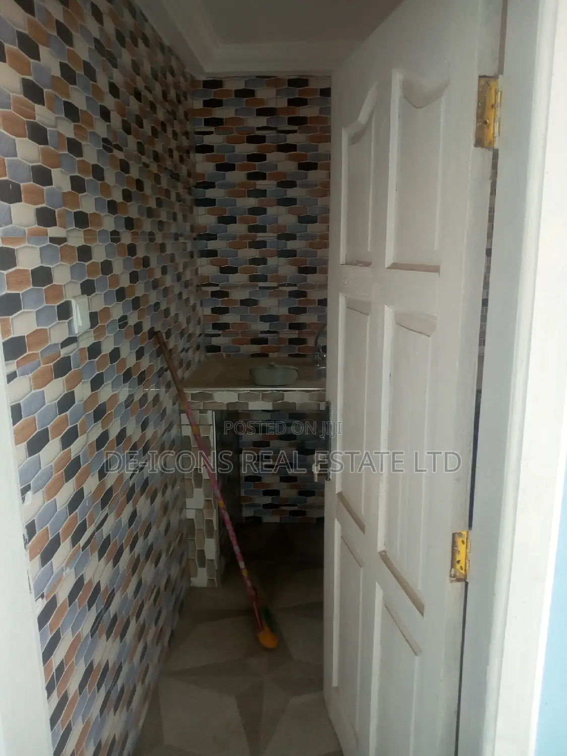 2bdrm Duplex in De-Icons Real Estate, Awutu Senya East Municipal