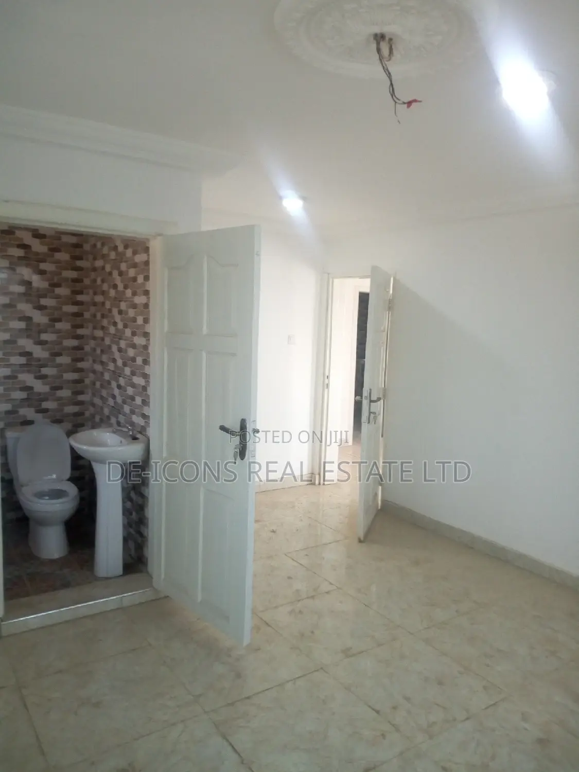 2bdrm Duplex in De-Icons Real Estate, Awutu Senya East Municipal