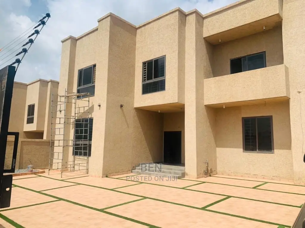 4bdrm House in Ashongman Estate for sale