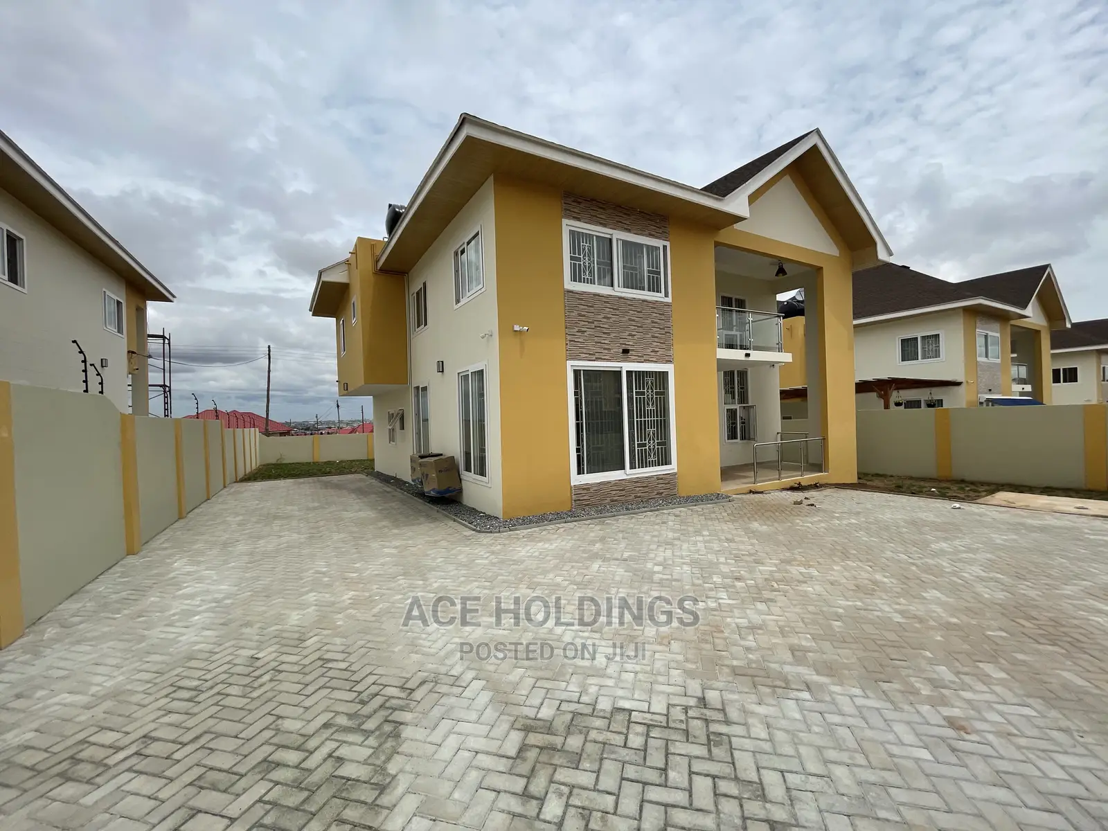 4bdrm House in Lakeside for sale