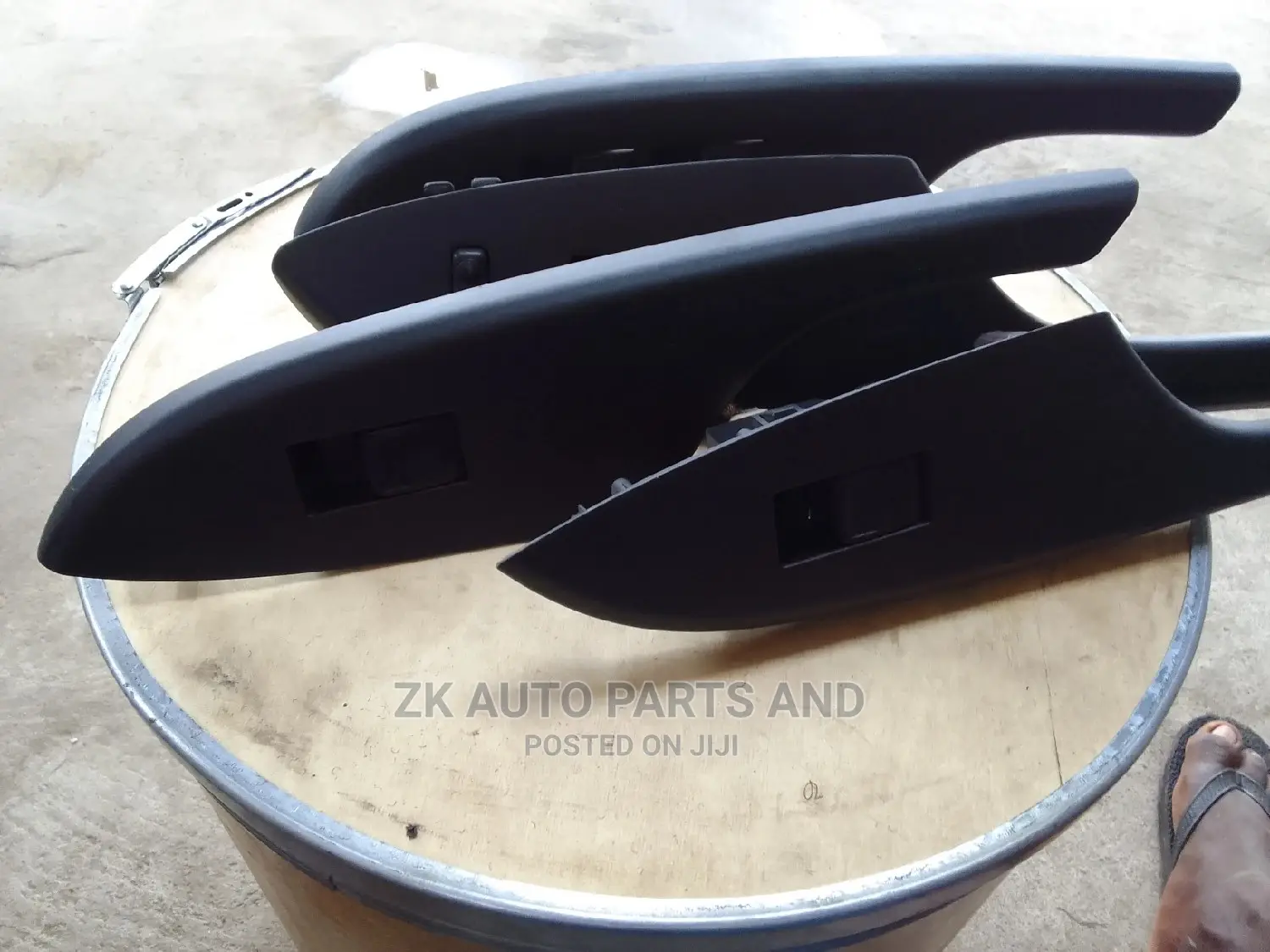 Toyota Corolla Door Rollers (Switch)