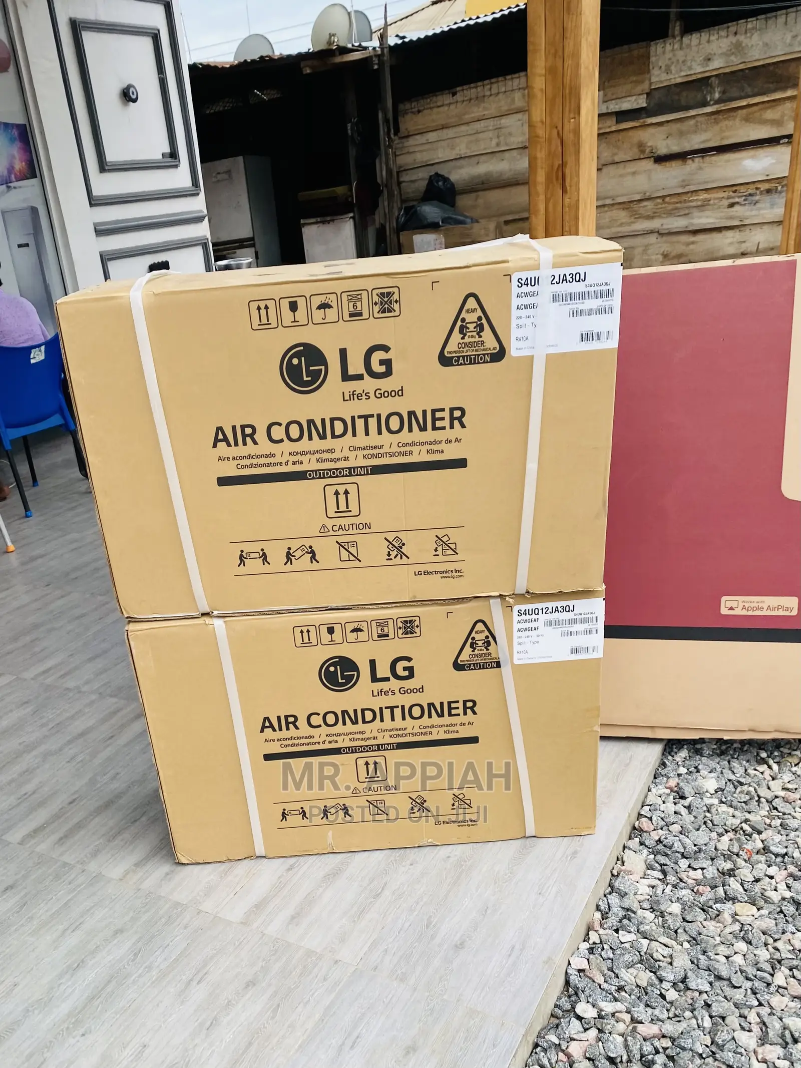 Simple and Slim Design With Hidden Display LG Inverter Ac,.