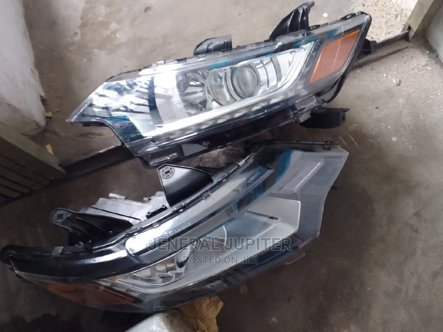 Mitsubishi Outlander 2017-18 Headlight Pair.
