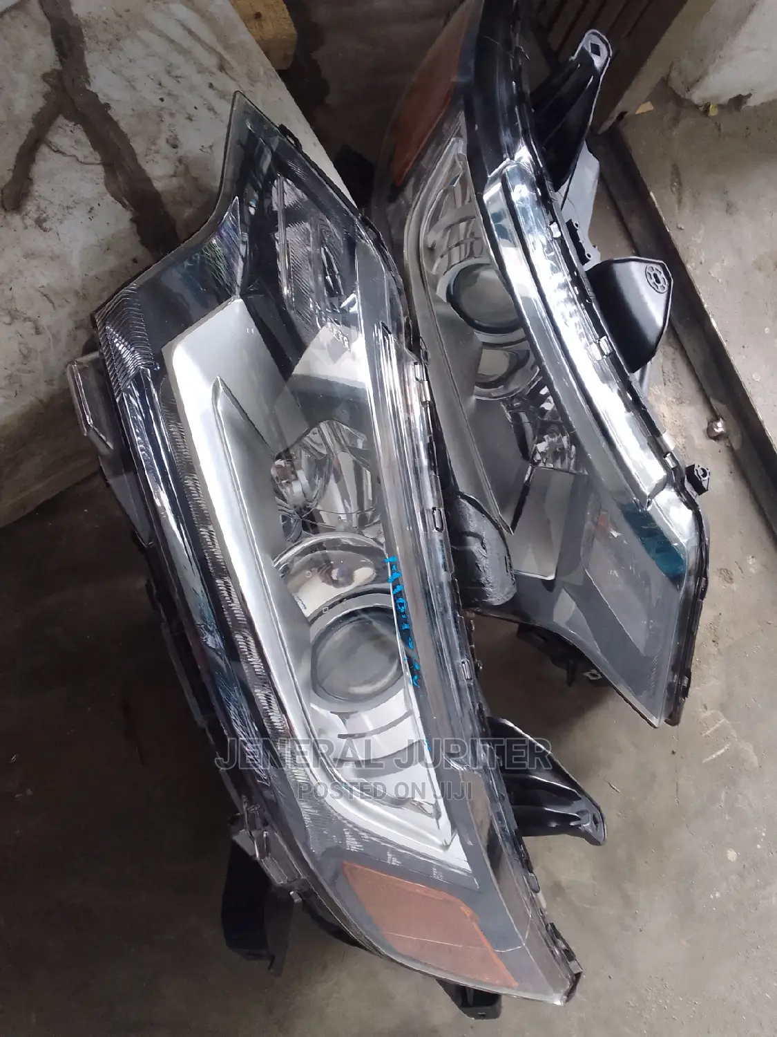 Mitsubishi Outlander 2017-18 Headlight Pair.