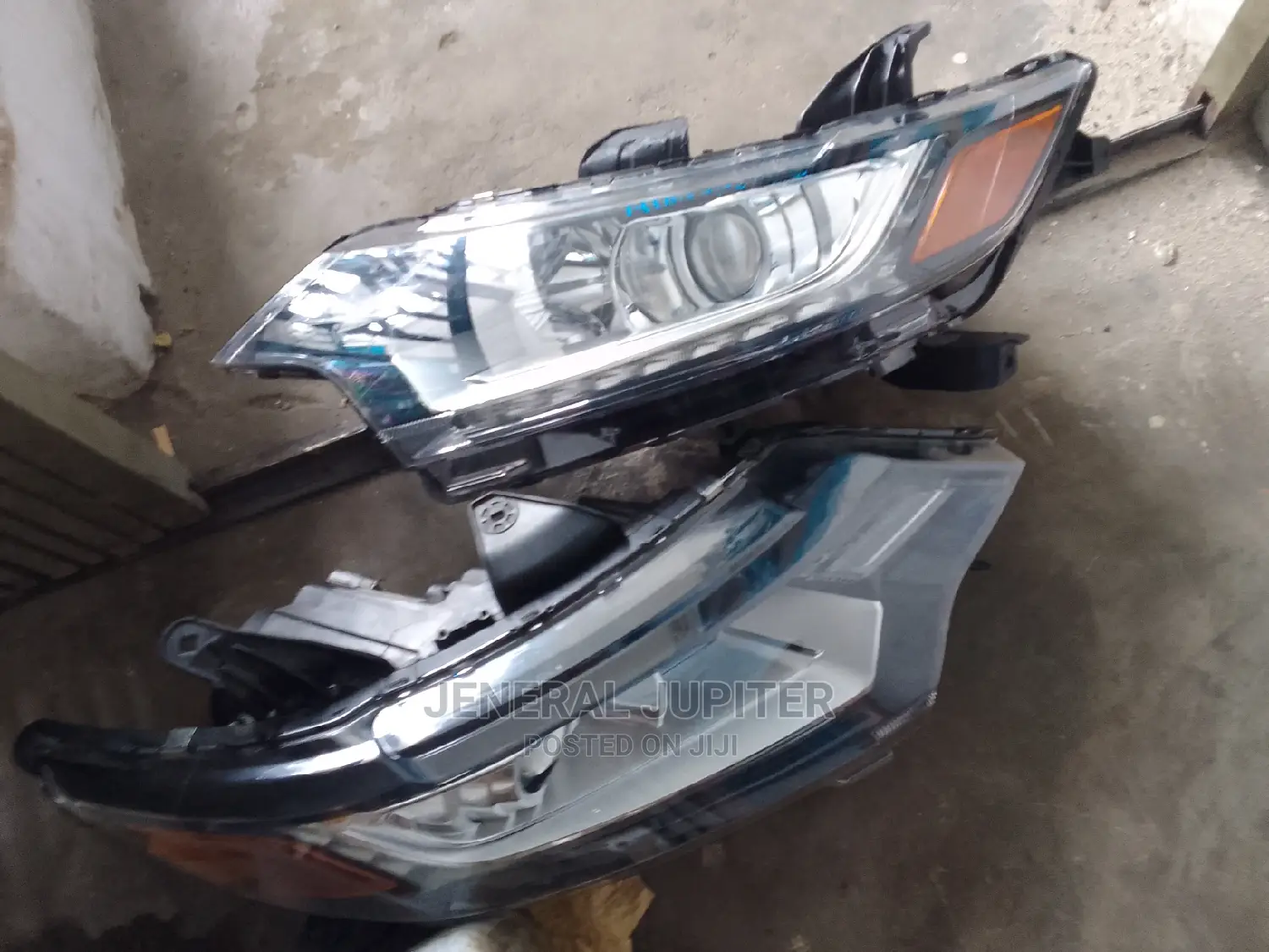 Mitsubishi Outlander 2017-18 Headlight Pair.