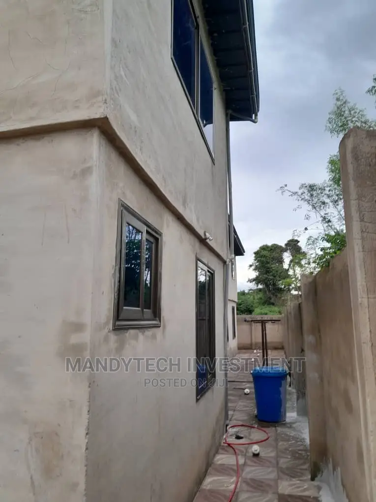10bdrm Mansion in Kumasi Metropolitan for sale