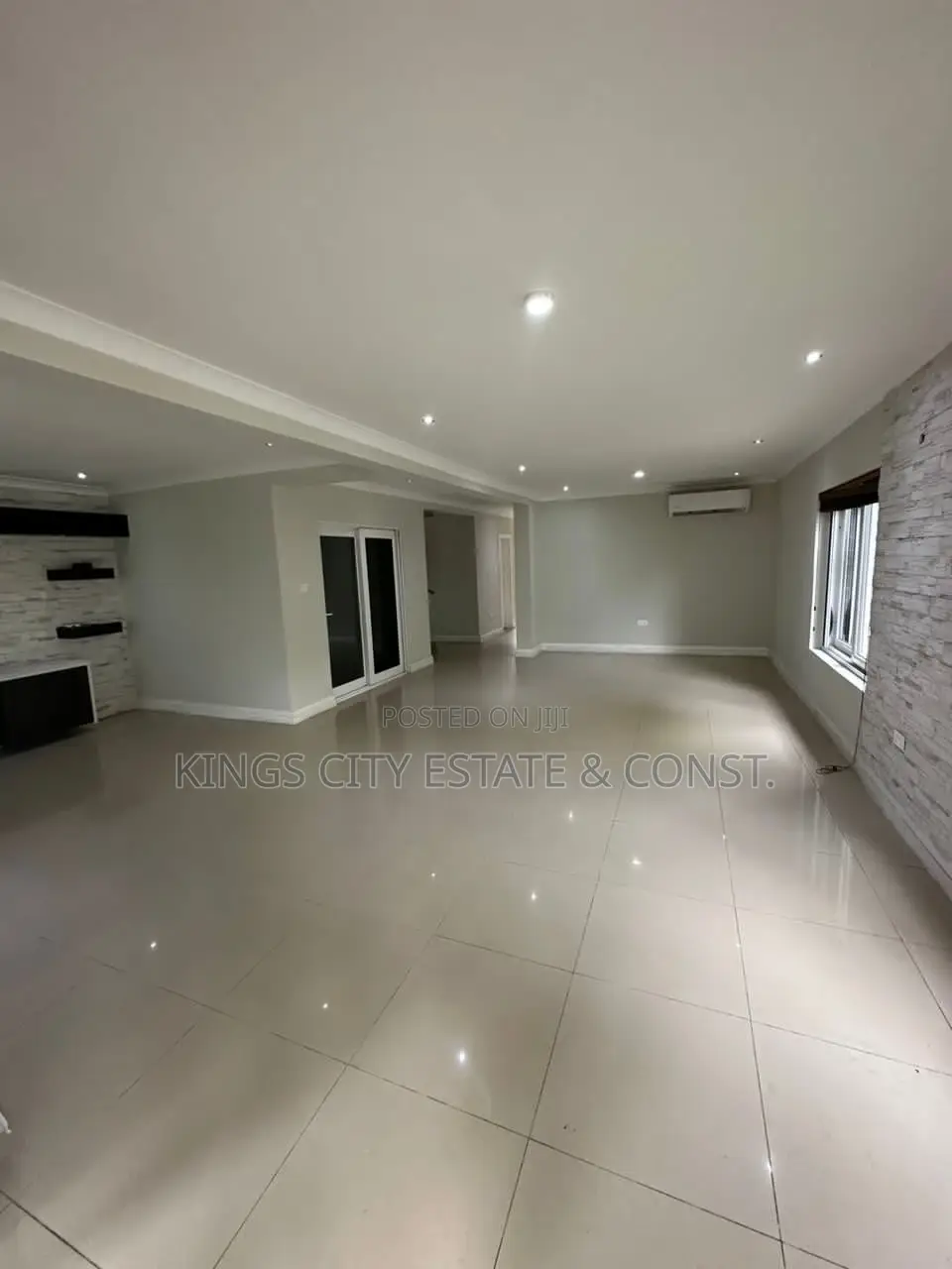 5bdrm Townhouse / Terrace in American-Embassy, Cantonments for rent
