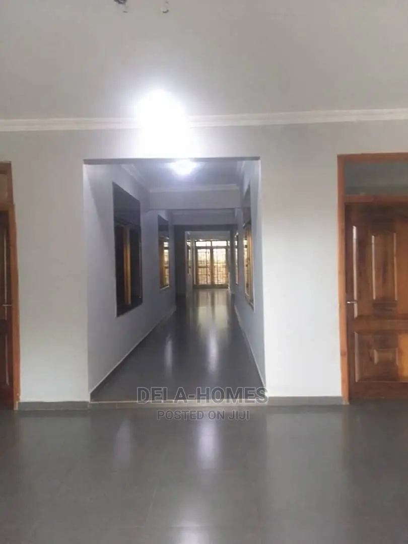 Single Room Sc for Rent at Adenta Housing Down.