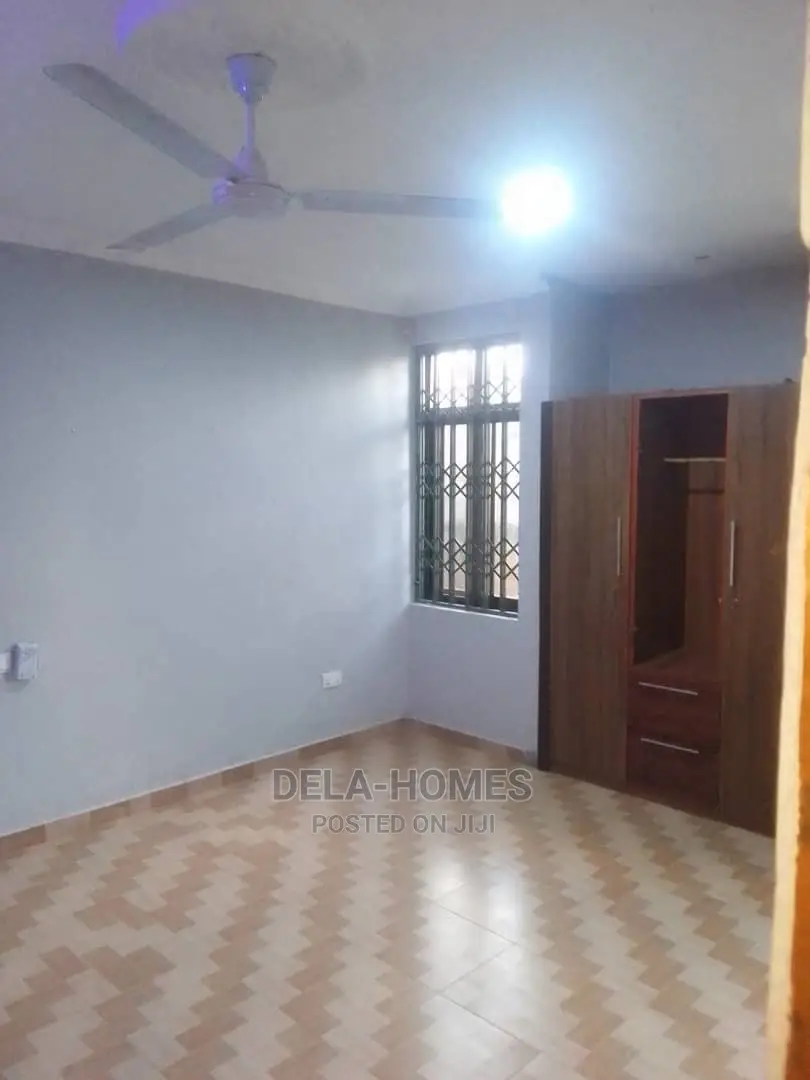 Single Room Sc for Rent at Adenta Housing Down.