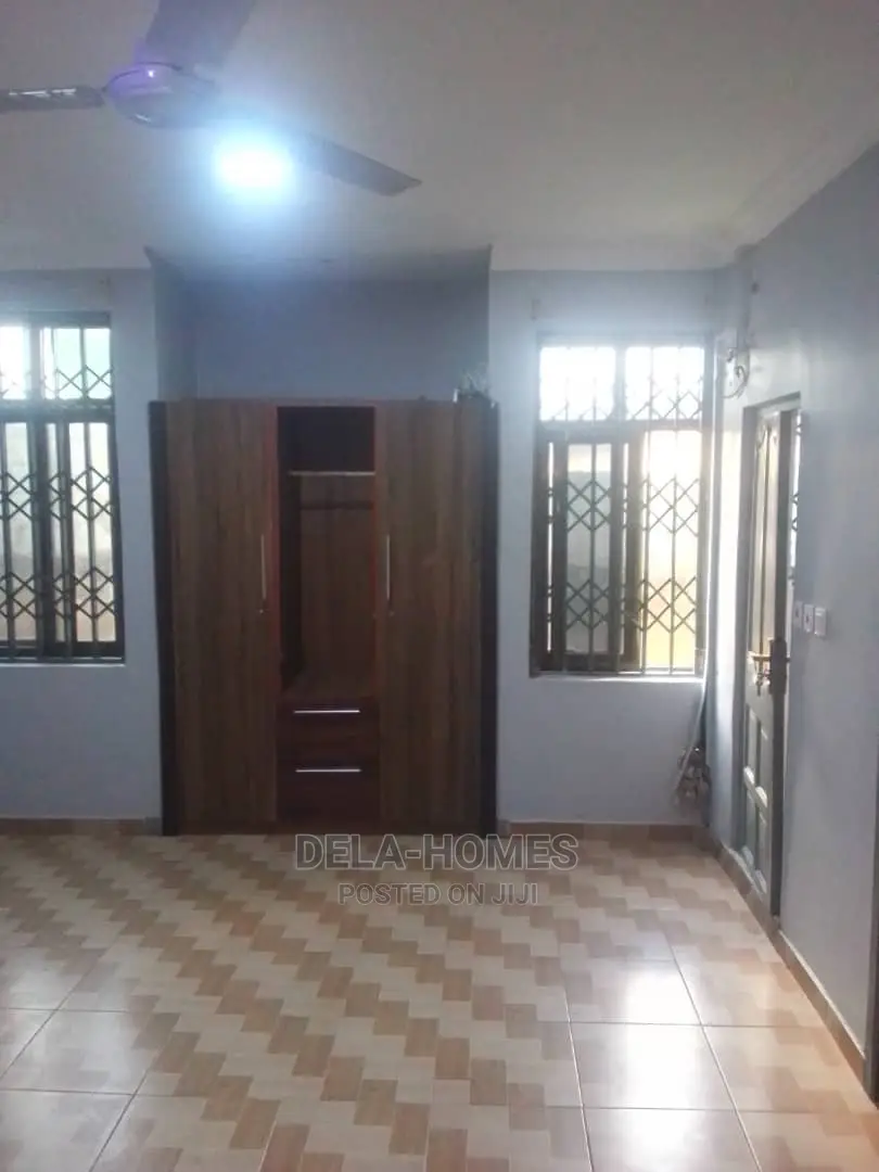 Single Room Sc for Rent at Adenta Housing Down.