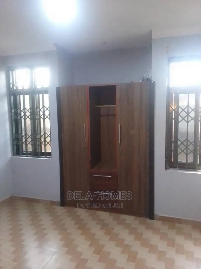 Single Room Sc for Rent at Adenta Housing Down.