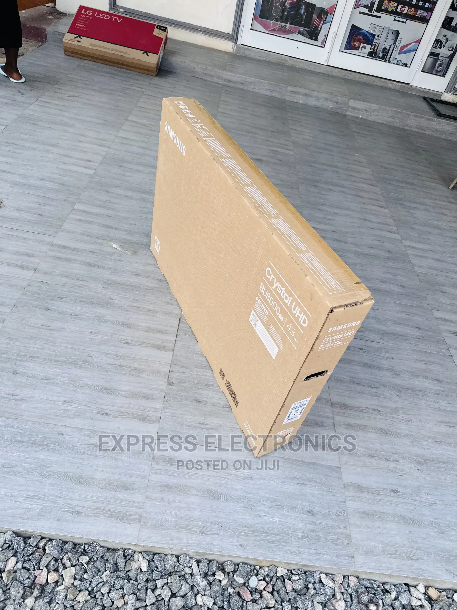 Crystal UHD Display Samsung 43”Bu8072