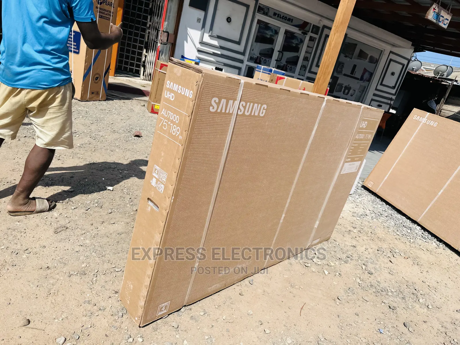 Adorable  New Samsung UHD Series 7 75” Smart