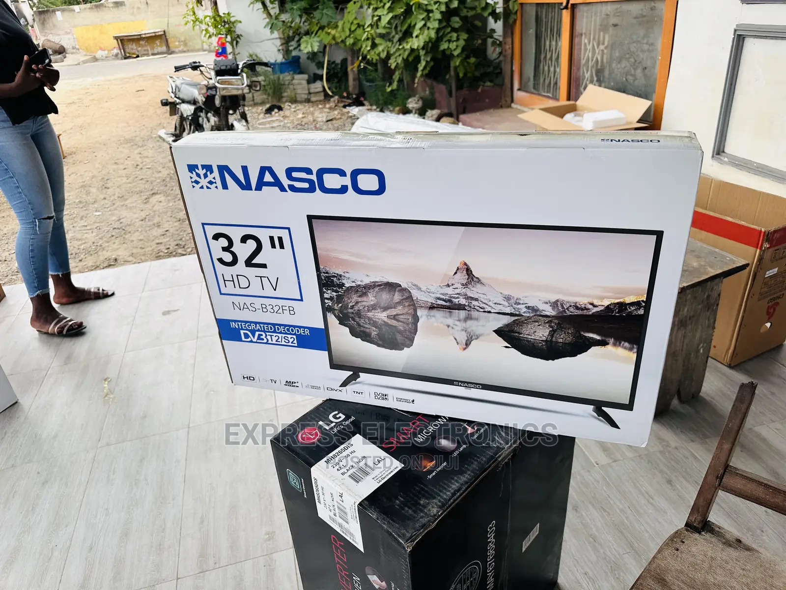 Neatly Sealed FHD Satellite Digital Nasco 32”