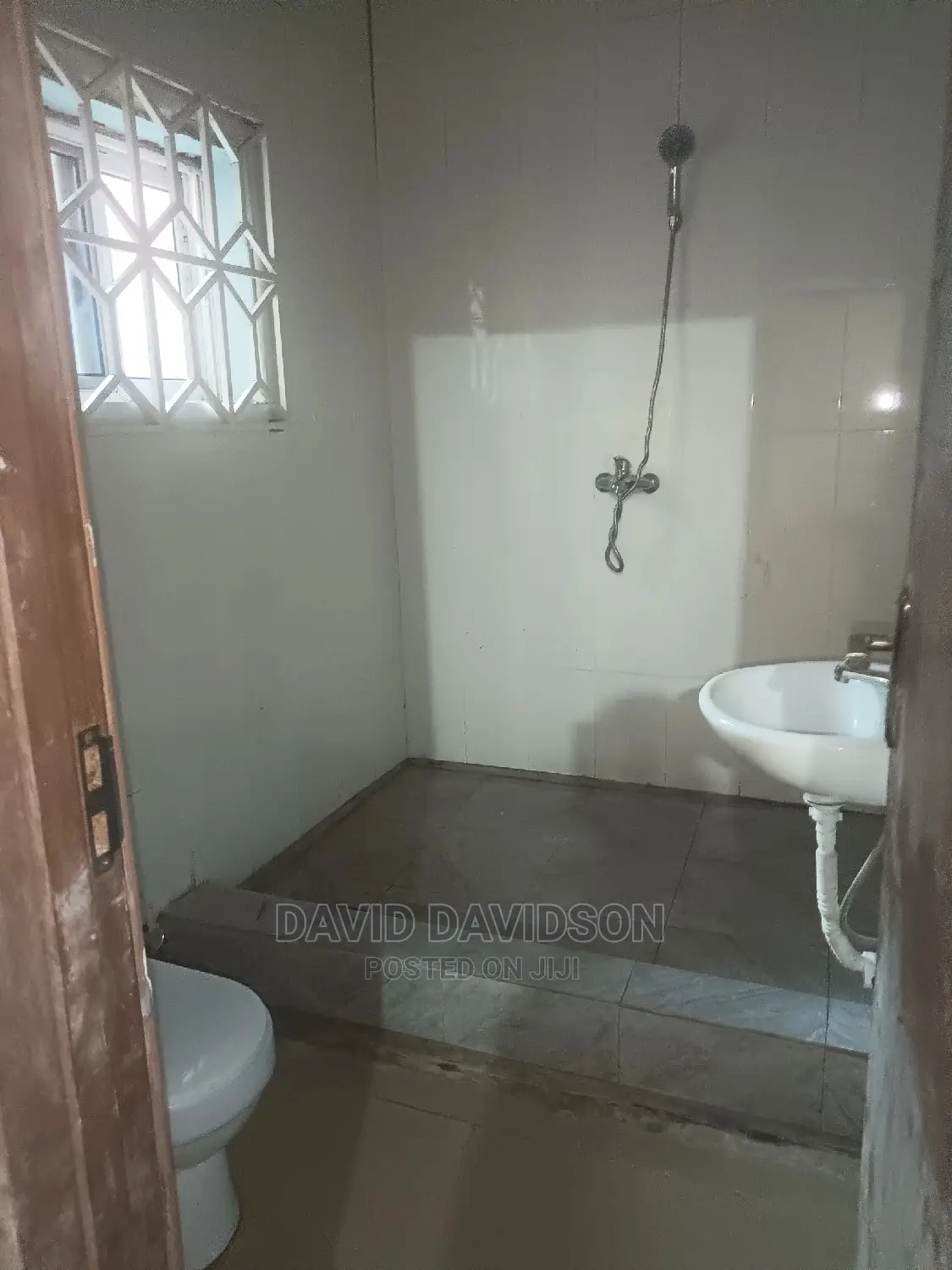 2bdrm Apartment in Executive Large 2, Tema Metropolitan for rent