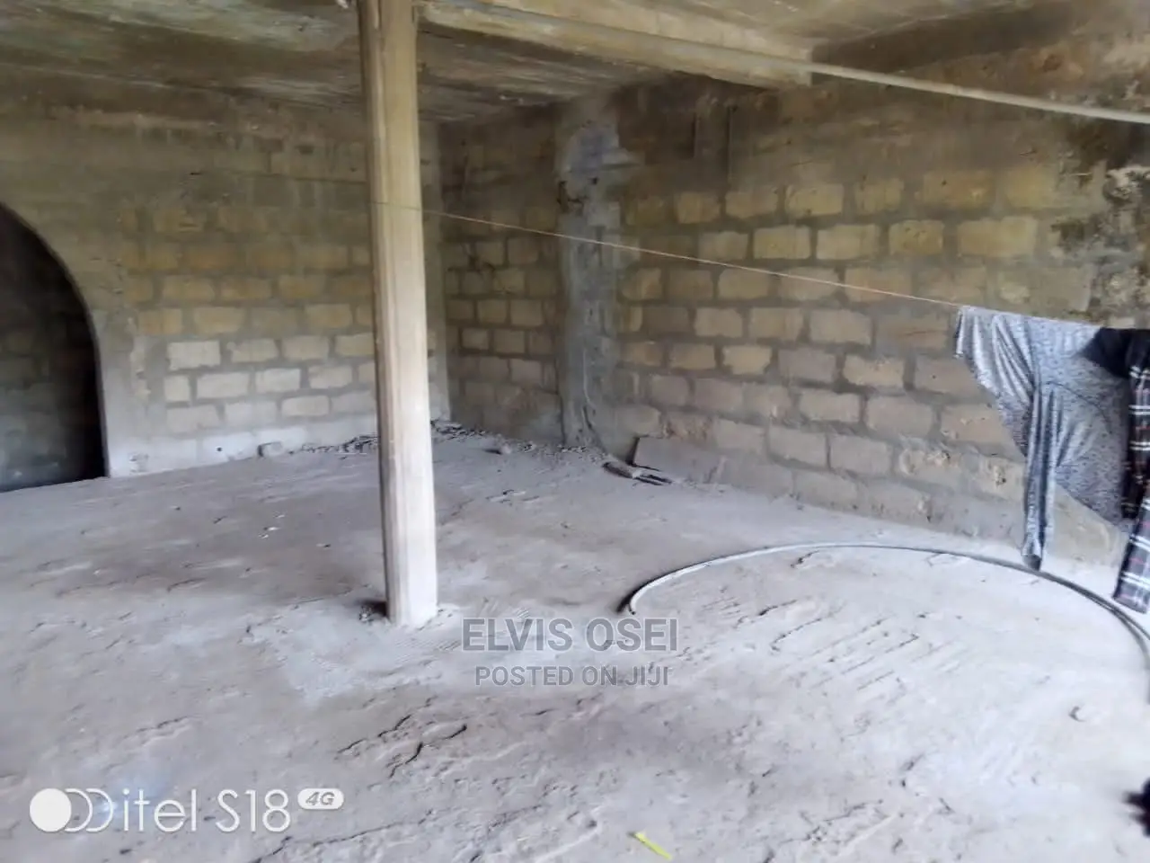 10bdrm House in Aplaku, Weija for sale