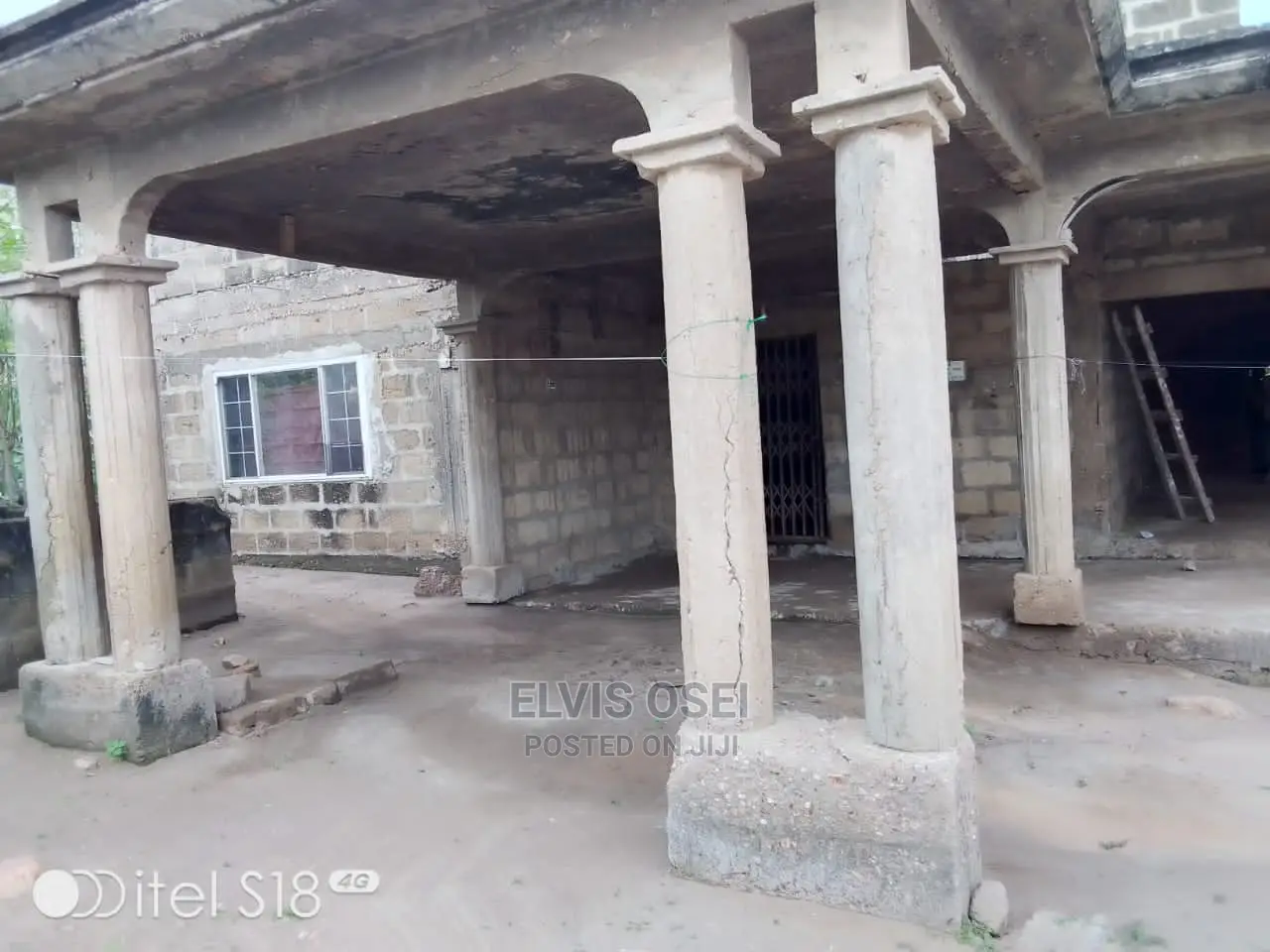 10bdrm House in Aplaku, Weija for sale