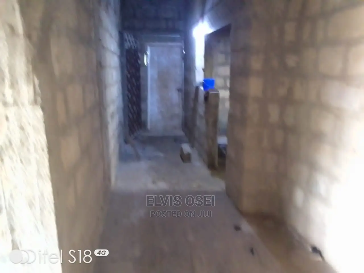10bdrm House in Aplaku, Weija for sale