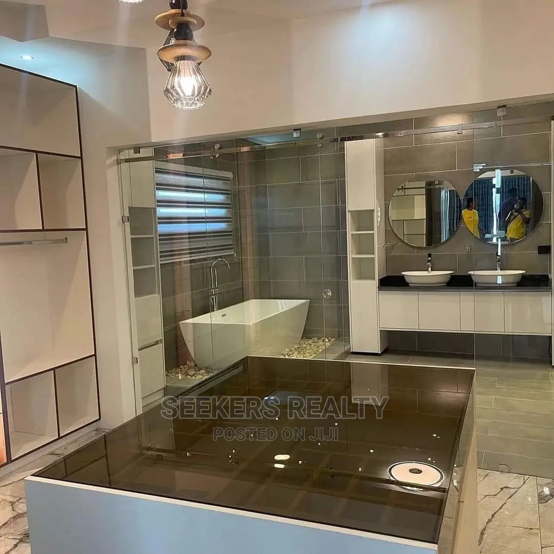 Furnished 10bdrm House in Seekers Realty, Accra Metropolitan for sale
