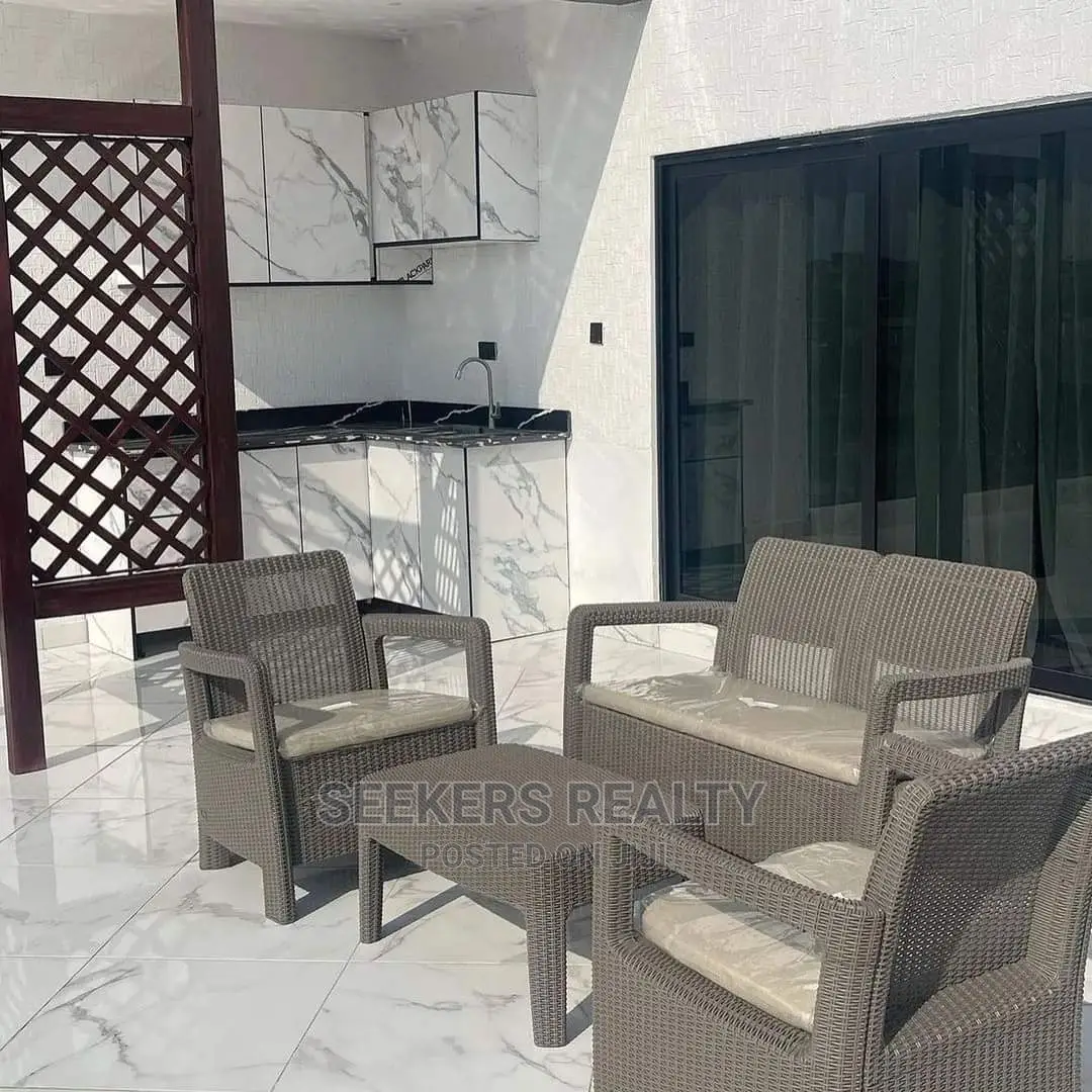 Furnished 10bdrm House in Seekers Realty, Accra Metropolitan for sale