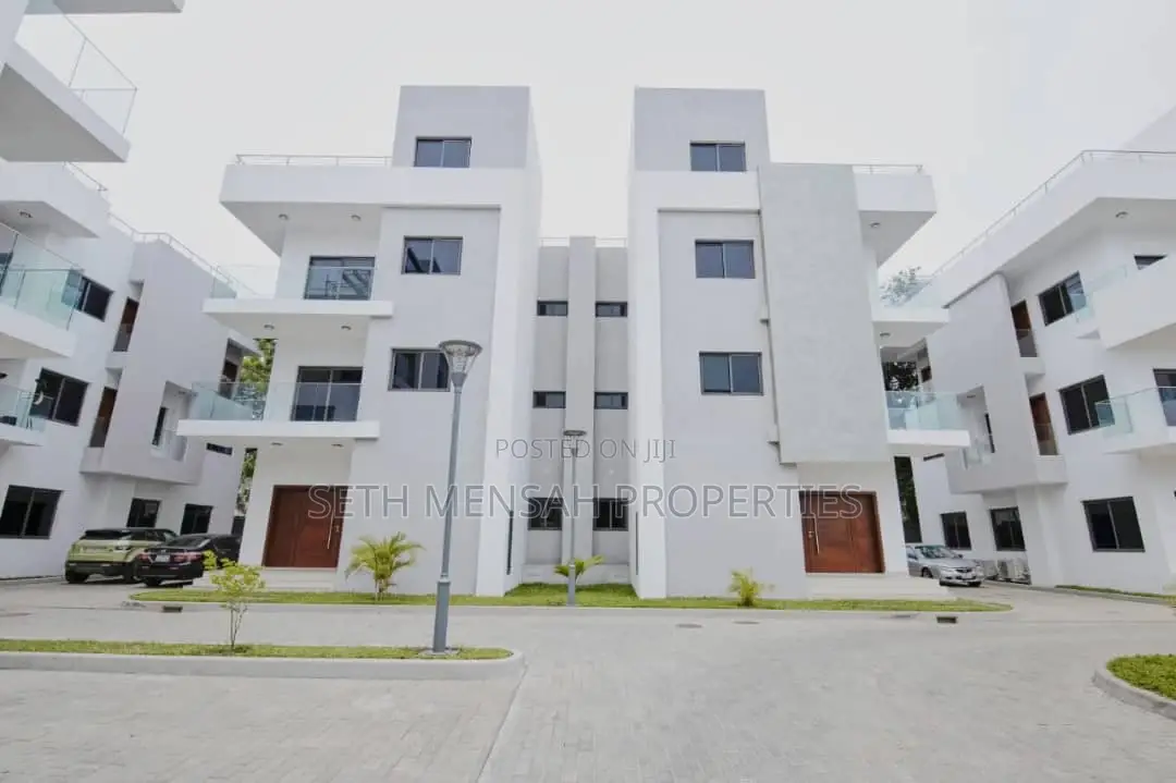 Furnished 5bdrm Townhouse / Terrace in Airport Residential Area