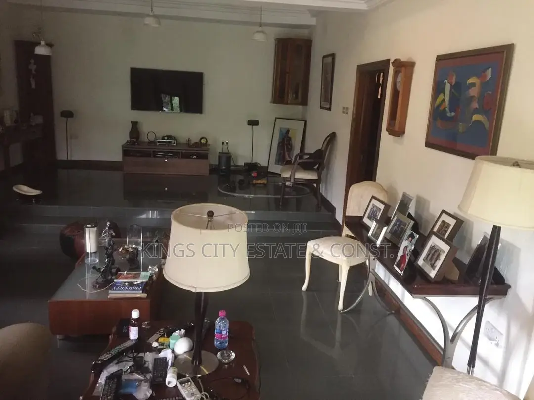 4bdrm House in Papaye-Street, Osu for rent