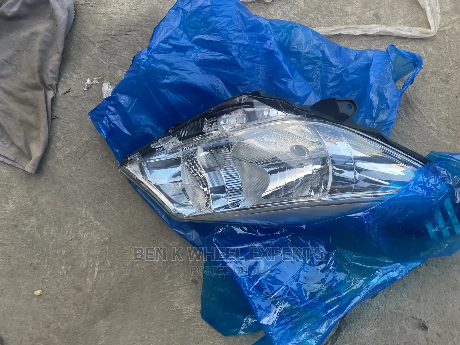 Toyota Vitz/Yaris 2012 Headlamp