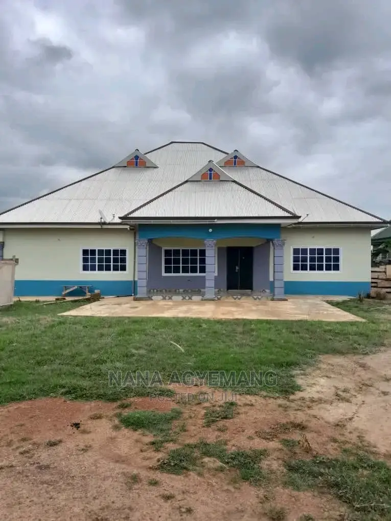 Furnished 6bdrm Block of Flats in Asuakwa Liberation, Sunyani Municipal