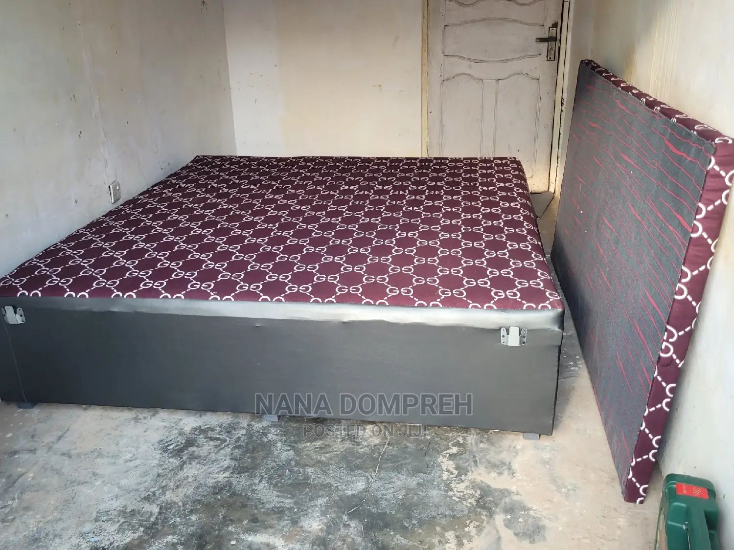Inbuilt Queen Size Bed