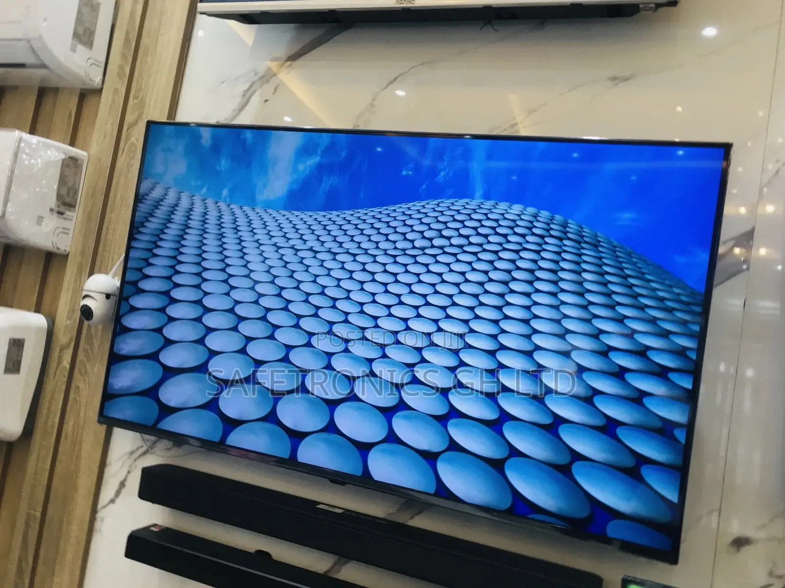 New UP80 LG Smart 82 Inches LED Glossy Beat Tv