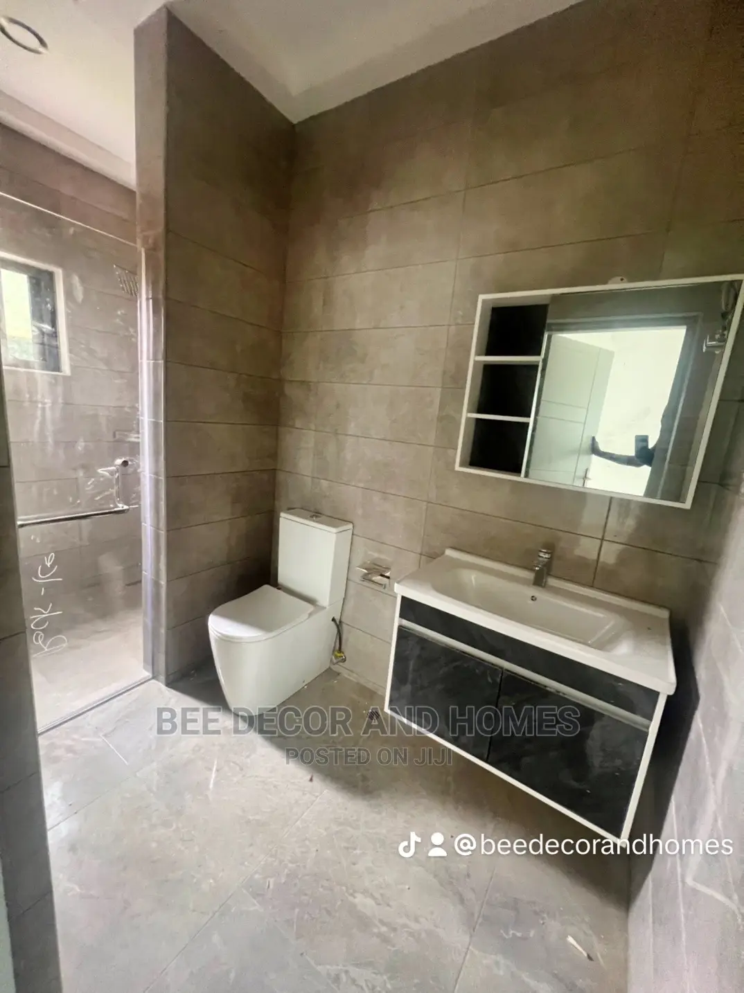 3bdrm Townhouse/Terrace in Bee Decor And Homes, North Legon for sale