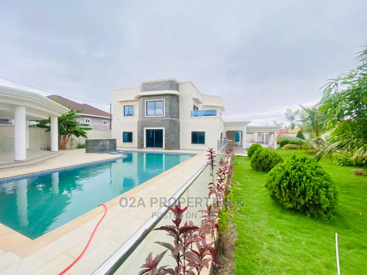 7bdrm Mansion in American House for sale