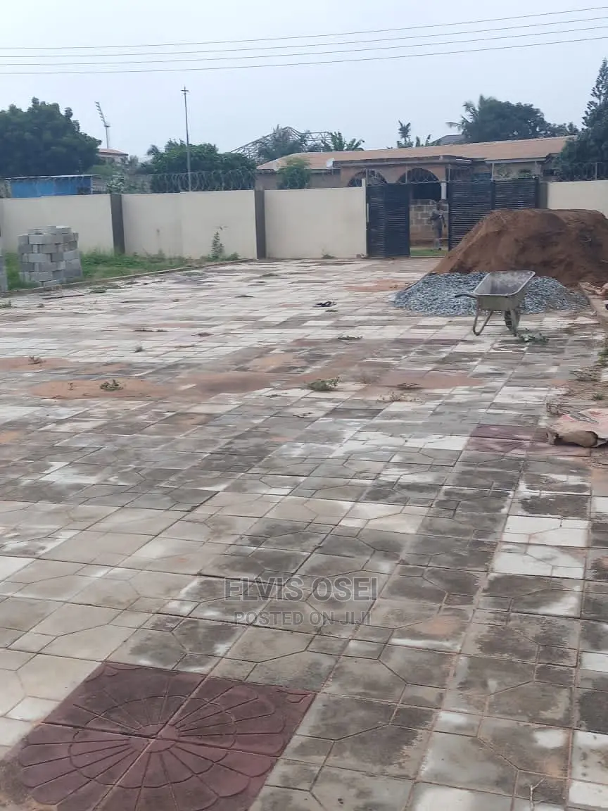 4bdrm House in Scc Block Factory, Weija for rent