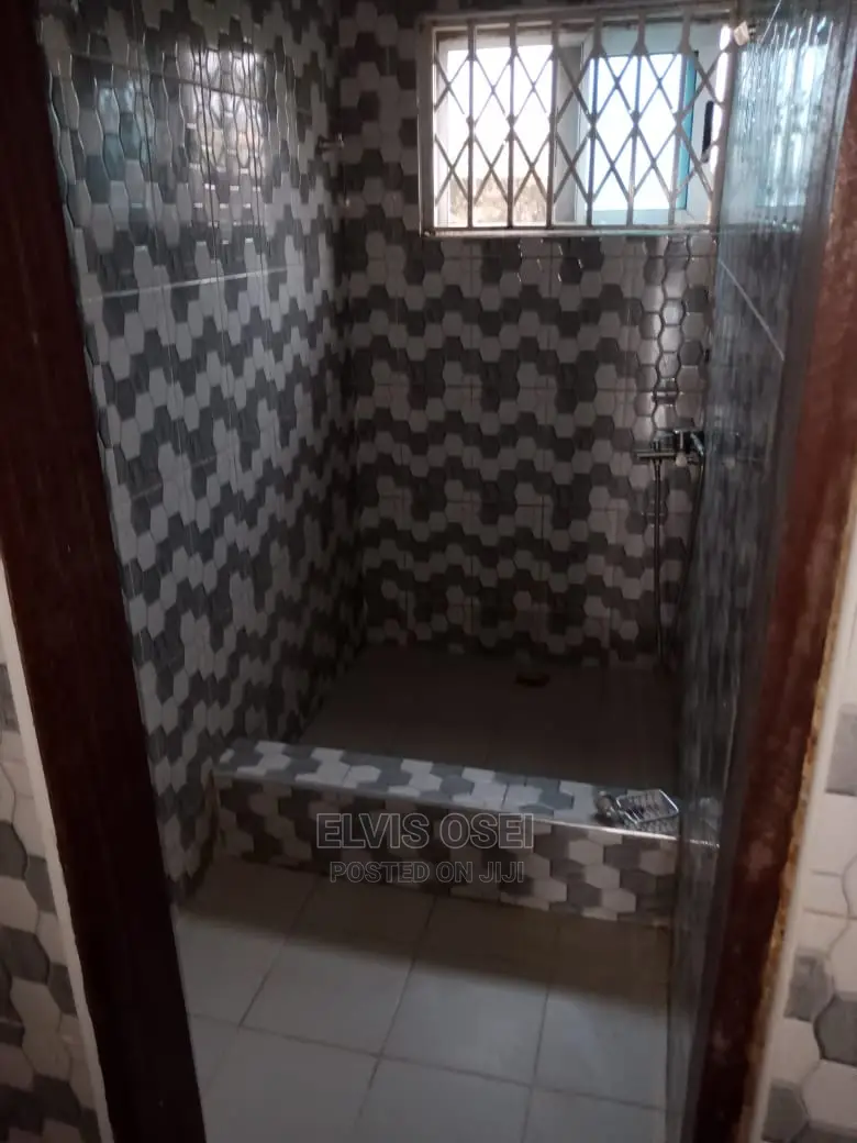 3bdrm House in Red Top, Weija for sale