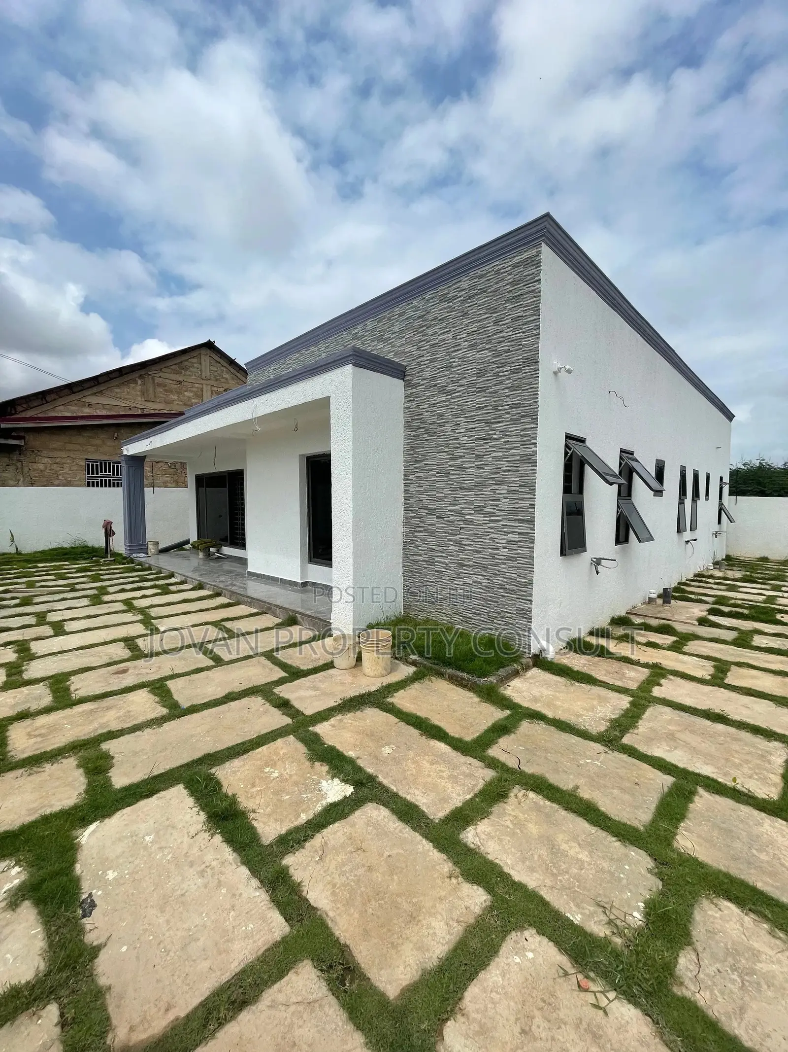 3bdrm House in Pokuase Odumasi, Ga South Municipal for sale