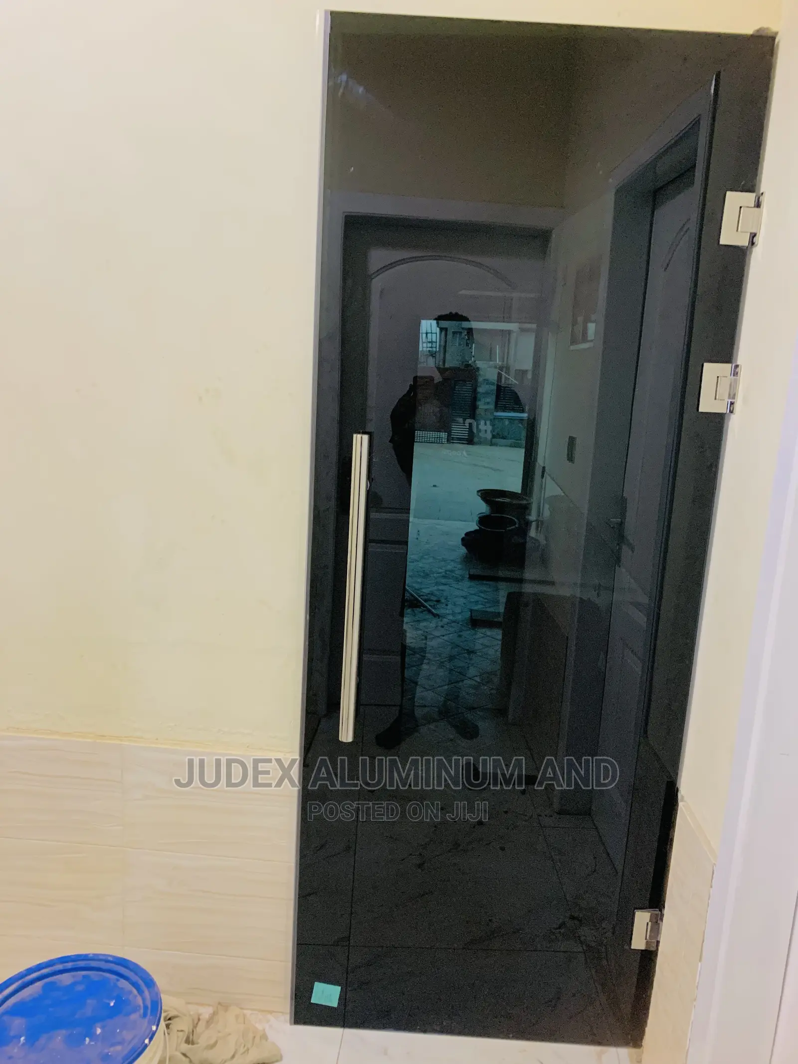 Frameless 10mm Hinge Tempered Glass Door Dark
