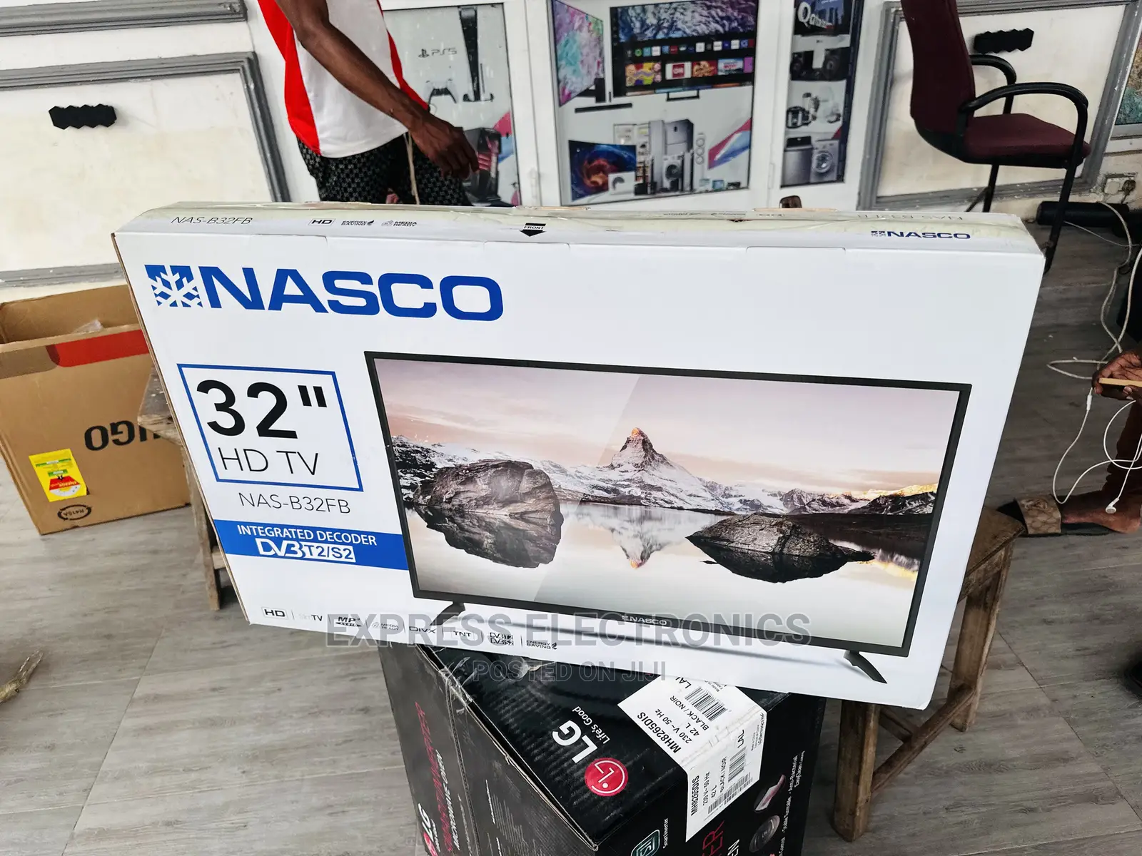 Glossy Black Slim Nasco 32” Hd Satellite Image