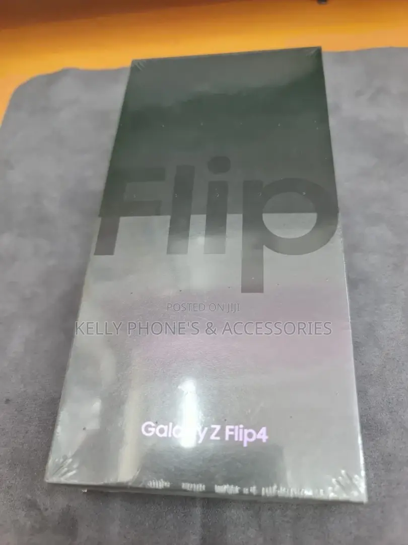 New Samsung Galaxy Z Flip4 256 GB Black