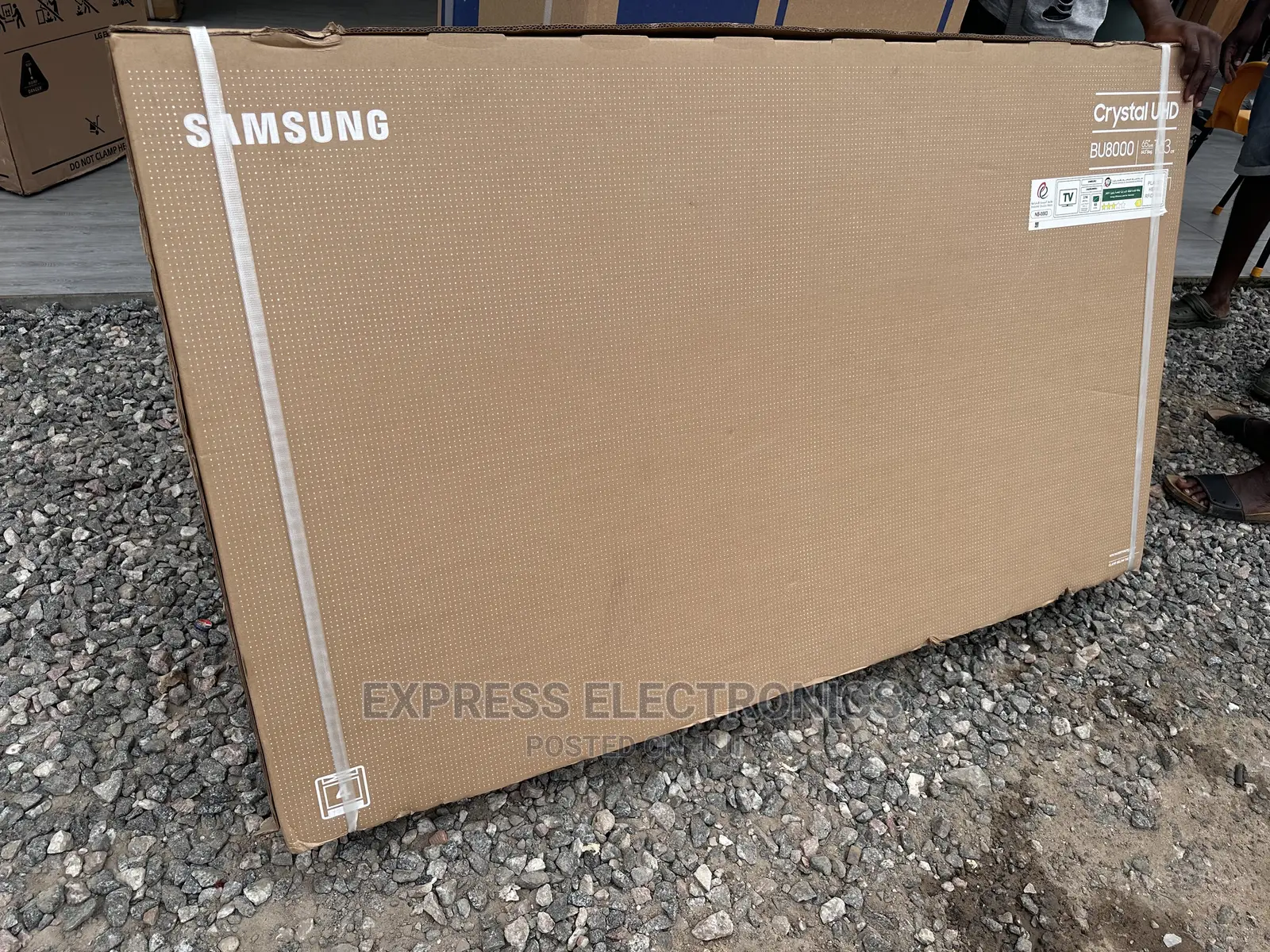High Dynamic Range UHD Smart 65”Bu8000 Samsung Tv 