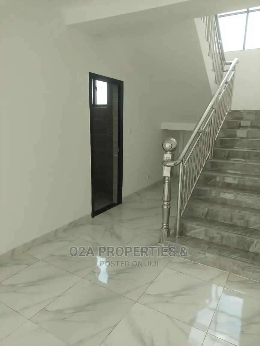 4bdrm House in School Junction for rent