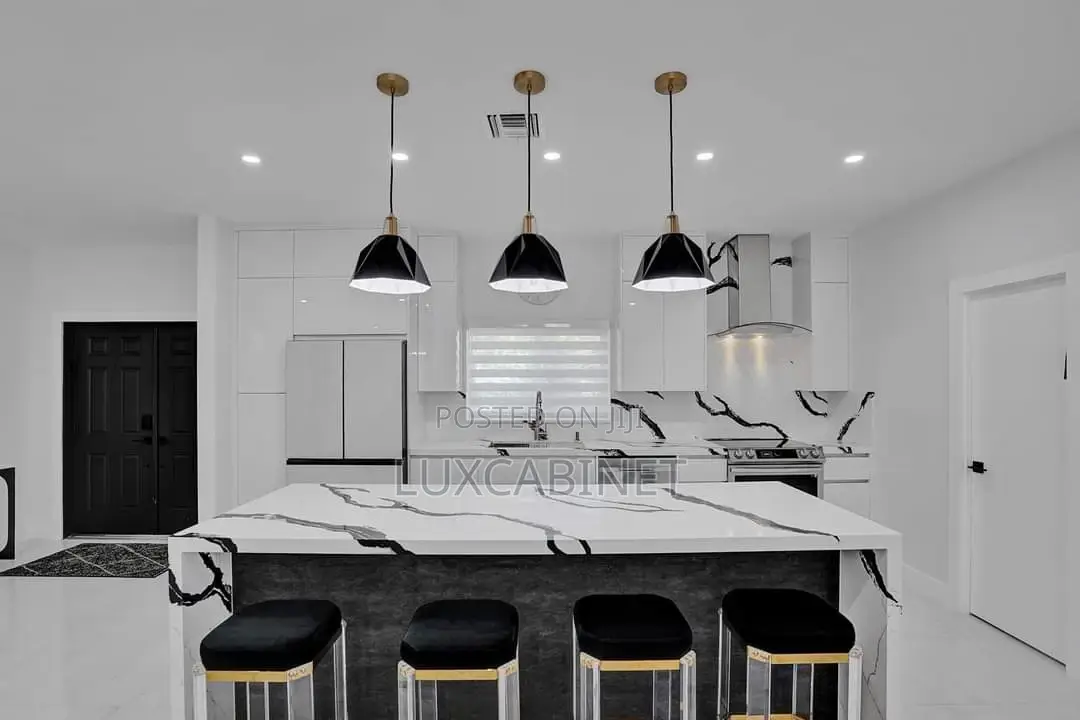 Simple and Luxurious Kitchen Cabinets